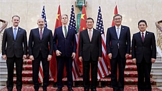 Le delegazioni di Stati Uniti e Cina prima dei colloqui a Londra  (9 giugno 2025)