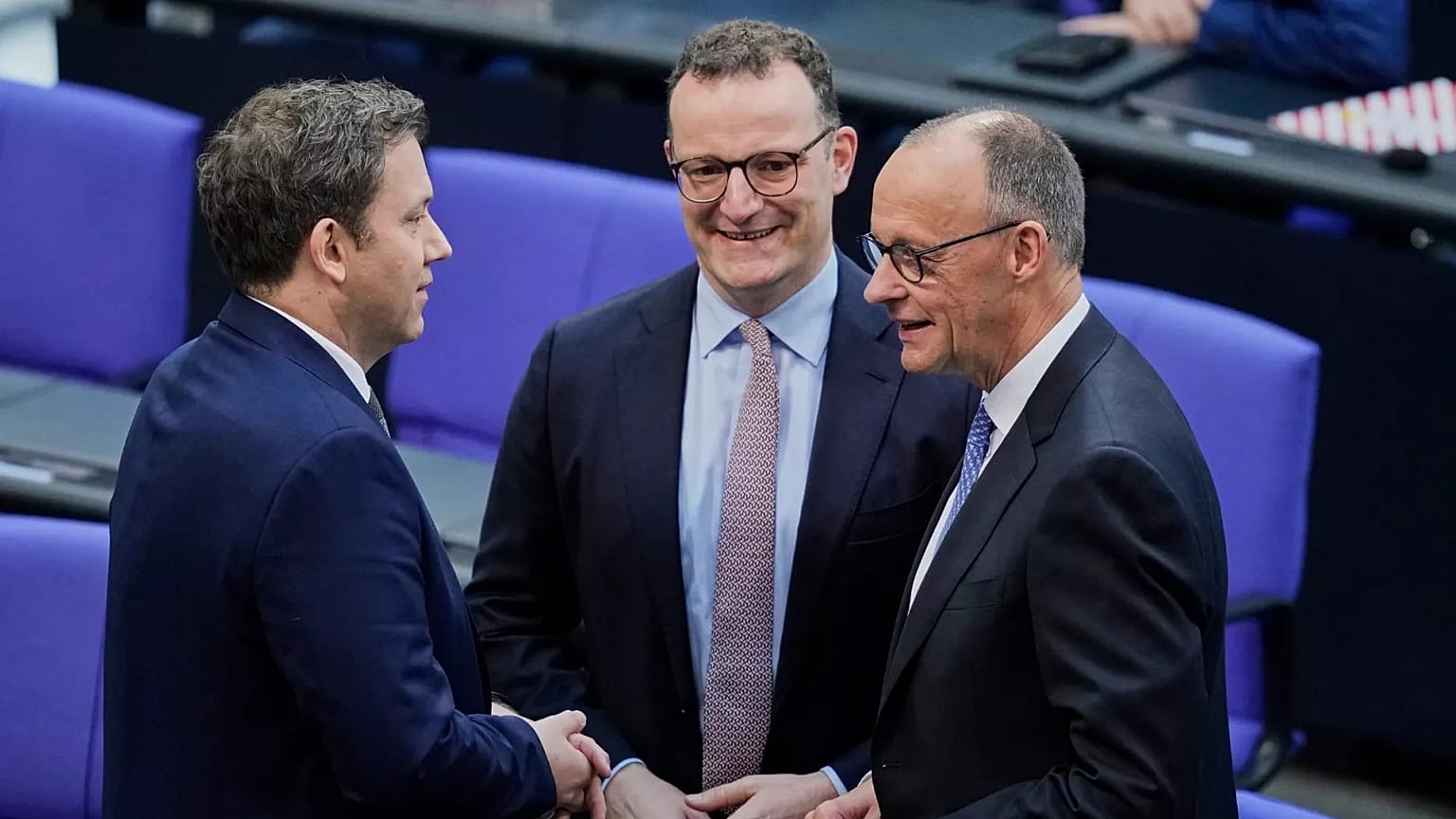 SPD-Manifest: Kritik an der Außen- und Sicherheitspolitik der Bundesregierung.
