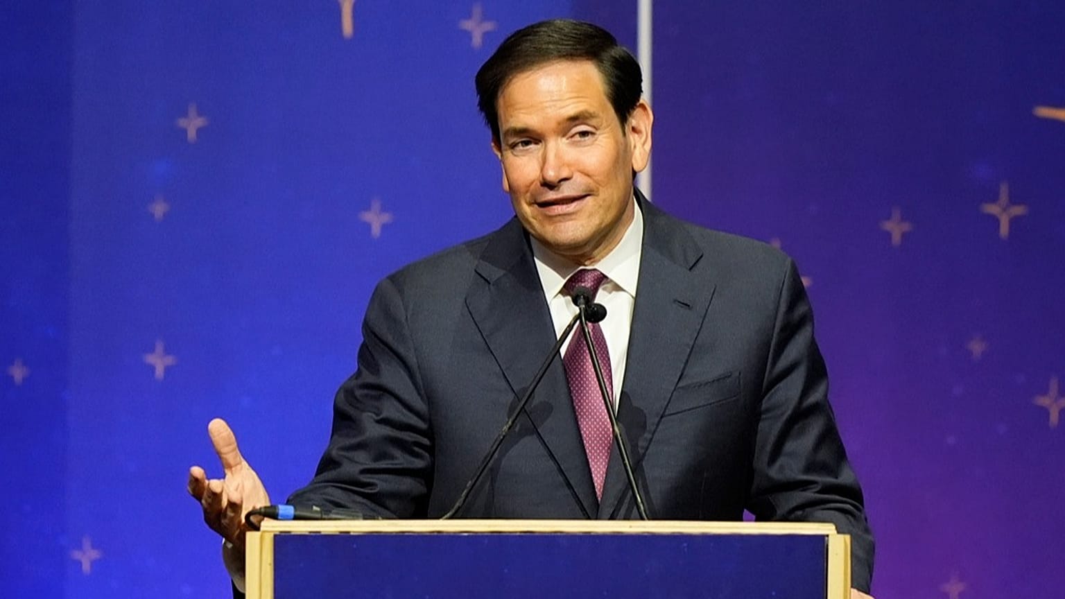 Secretário de Estado Marco Rubio discursa na gala American Compass em Washington, terça-feira, 3 de junho de 2025. 