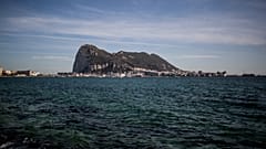 Eine Luftaufnahme des Felsens von Gibraltar von der benachbarten spanischen Stadt La Linea aus gesehen, 17. Oktober 2019. 