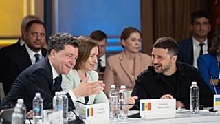 Le président roumain Nicușor Dan, la présidente moldave Maia Sandu et le président ukrainien Volodymyr Zelensky