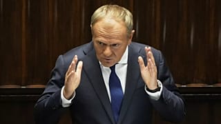 Tusk discursa no Parlamento polaco em Varsóvia, Polónia, na quarta-feira, 11 de junho de 2025.
