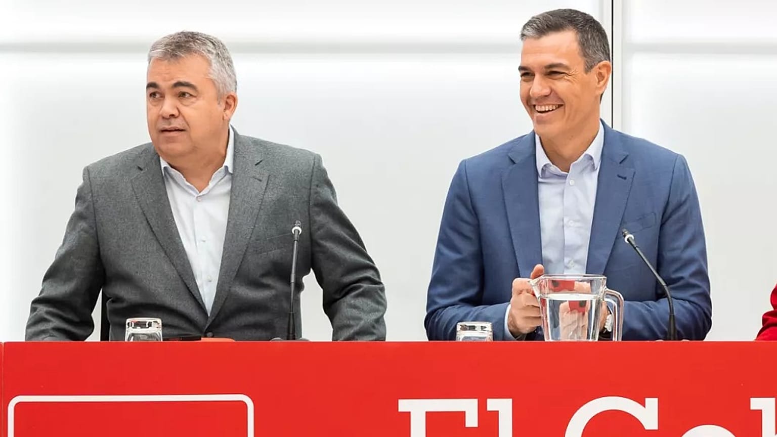 El hasta ahora secretario de Organización del PSOE, Santos Cerdán (a la izquierda), en una fotografía del partido junto a Pedro Sánchez.