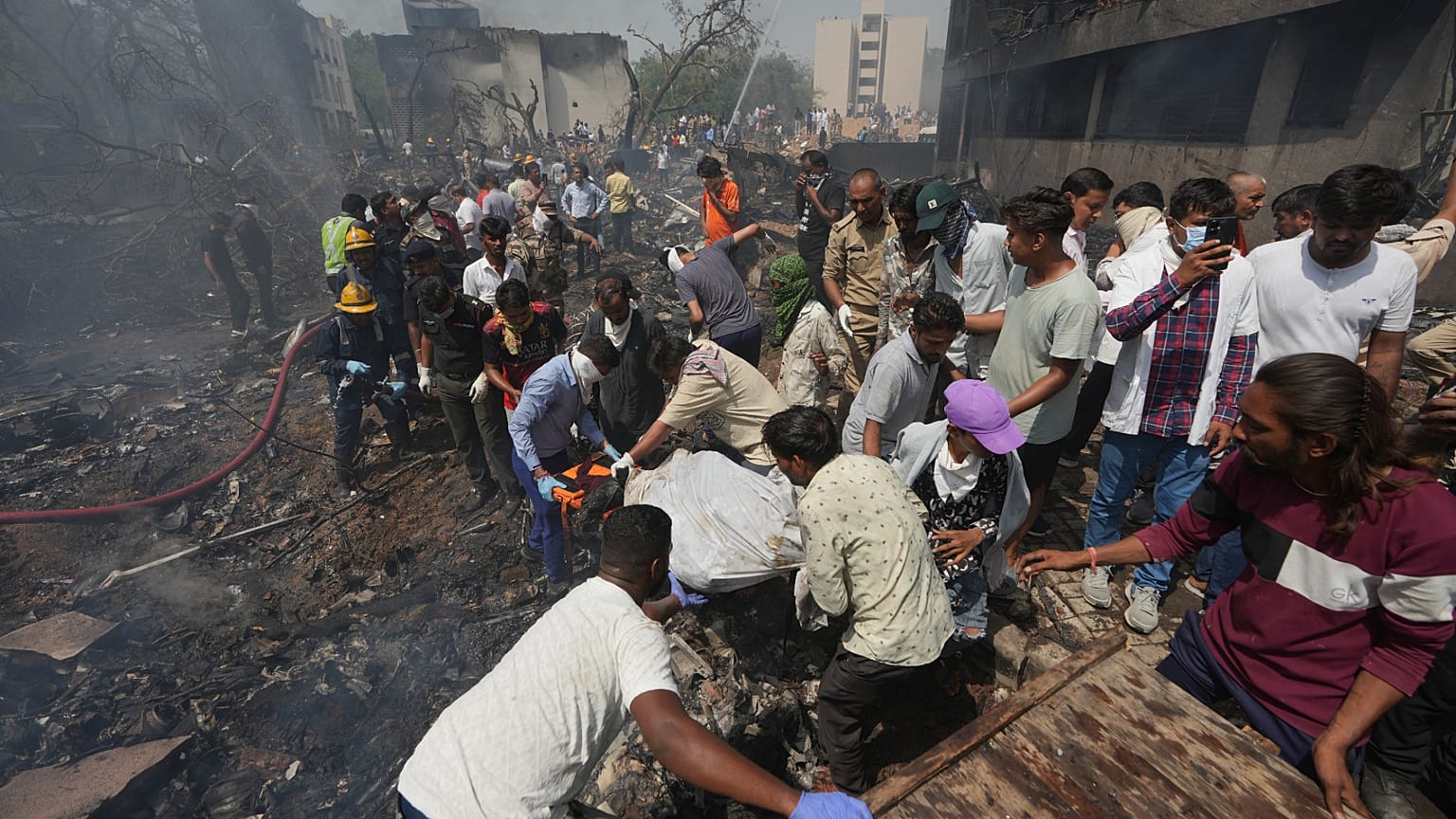 Operazioni di soccorso ad Ahmedabad