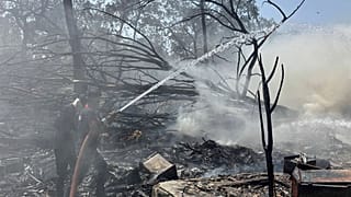 Avião despenha-se na Índia