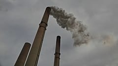 Una central eléctrica de carbón funciona en EE.UU. el 14 de abril de 2025.