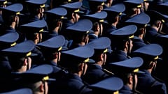 İranlı askeri öğrenciler Ulusal Ordu Günü için düzenlenen geçit törenine katılıyor, İran, 18 Nisan 2025 Cuma.  