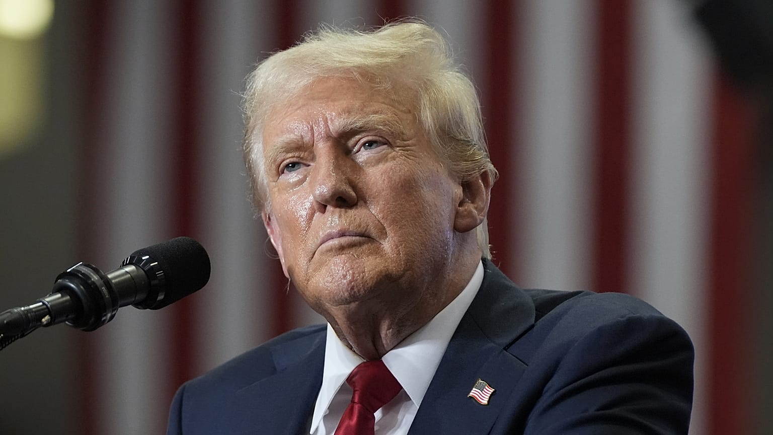 Archivo: Trump habla en un mitin de campaña, el sábado 27 de julio de 2024, en St. Cloud, Minnesota (EE.UU).