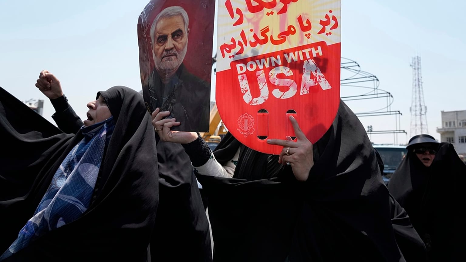 تجمع مناهض لإسرائيل في طهران، إيران، الجمعة، 13 يونيو 2025
