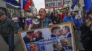 Tüntető férfi április 24-én Pozsonyban