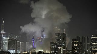 Tel-Aviv az iráni rakétatámadás idején 2025. június 13-án