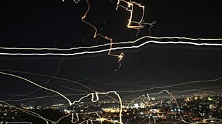 آسمان اورشلیم در شب حمله موشکی ایران، جمعه ۱۳ ژوئن ۲۰۲۵