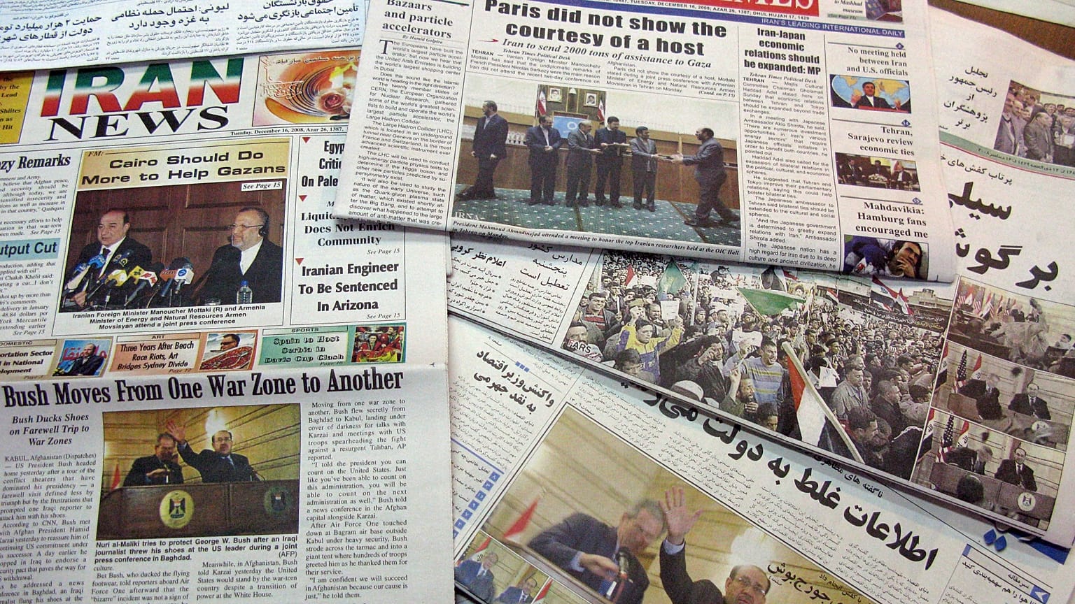 Journaux publiés à Téhéran en persan et en anglais