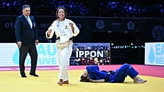 Широкая улыбка Уты Абэ после победы в финале чемпионата мира