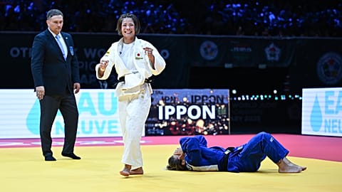 Широкая улыбка Уты Абэ после победы в финале чемпионата мира