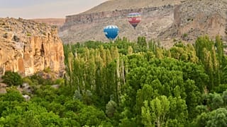 Ihlara Vadisi üzerinde uçan sıcak hava balonları