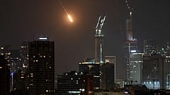 Os efeitos do projétil são vistos antes de atingir Tel Aviv, em Israel, na madrugada de sábado, 14 de junho de 2025.  