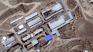 İsrail hava saldırıları sonrası İran'ın başkenti Tahran'daki IRGC Ghadir tesisi, 14 Haziran 2025.