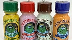 FDA tarafından Ocak 2024’te paylaşılan bu fotoğrafta, tianeptin içerdiği belirtilen Neptunes Fix Elixir şişeleri görülüyor.