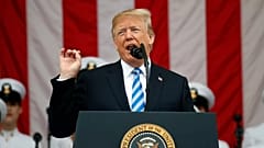 Trump prononce un discours présidentiel.