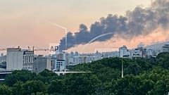 Il fumo sopra l'edificio della tv di stato iraniana colpita da Israele