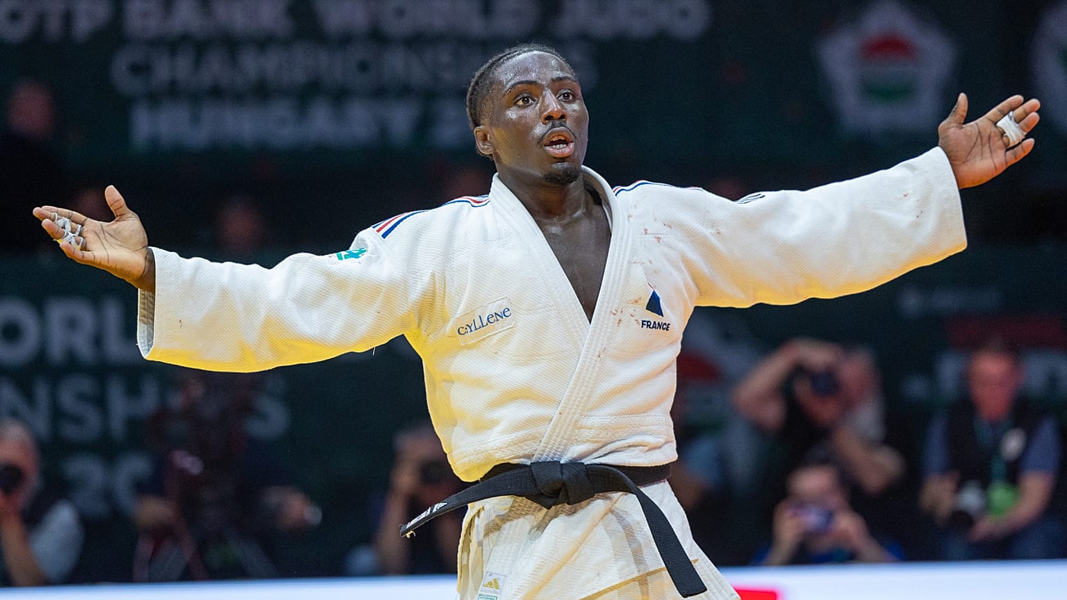 Joan-Benjamin Gaba remporte l’or en -73 kg après un golden score intense.