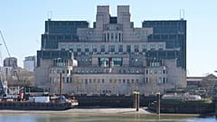 Vista geral da sede do Serviço Secreto de Informações, MI6, em Londres, a 18 de março de 2025.
