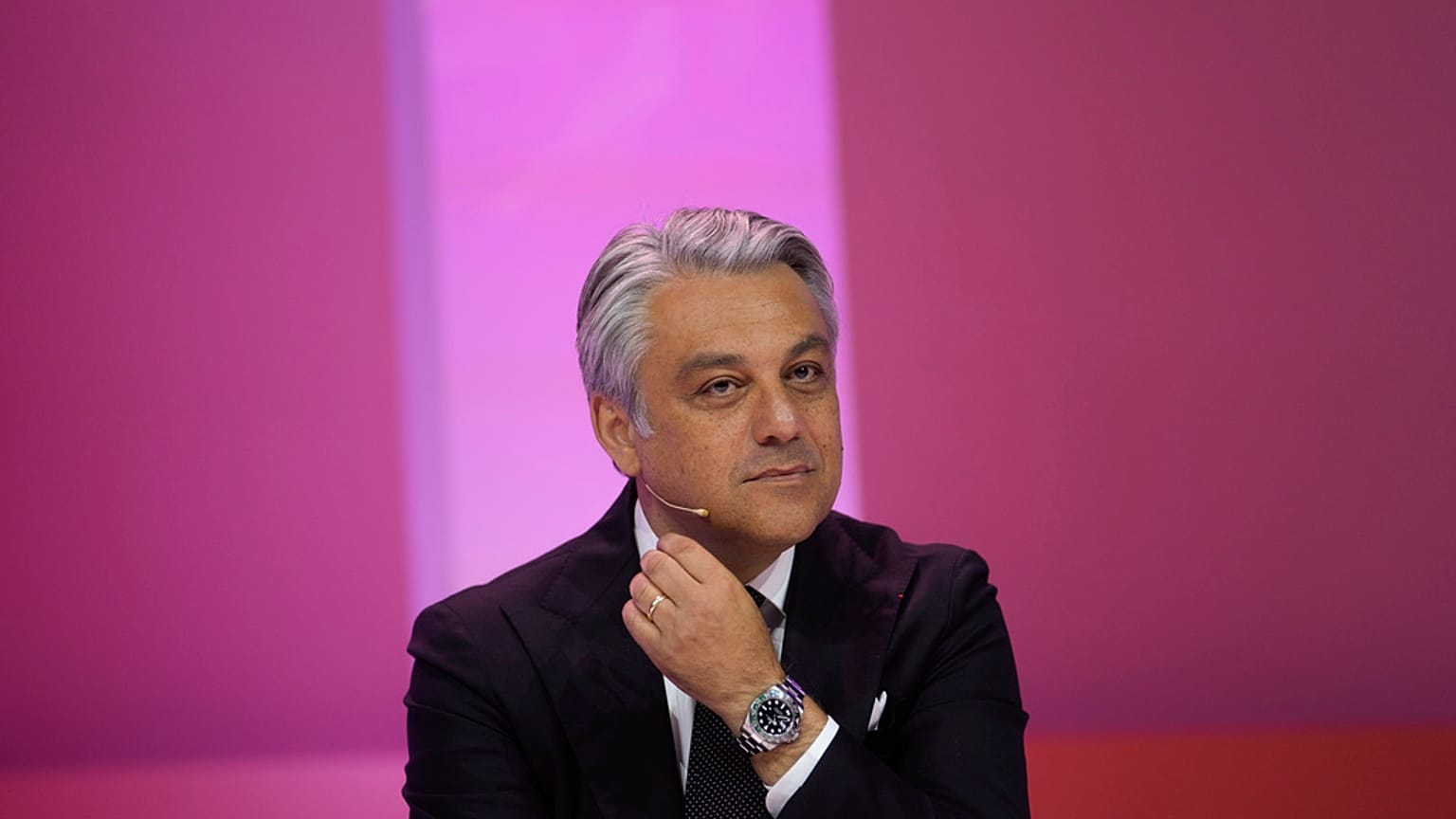 Renault Grubu CEO'su Luca de Meo, 14 Haziran 2023 Çarşamba günü Paris, Fransa'da düzenlenen Vivatech fuarında konuşuyor.