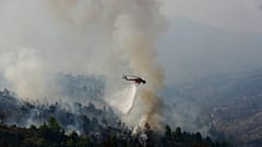 Ελικόπτερο της πυροσβεστικής επιχειρεί σε φωτιά στην Ελλάδα - φώτο αρχείου