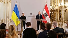 Der ukrainische Präsident Volodymyr Selenskyj und der österreichische Präsident Alexander van der Bellen bei einer Pressekonferenz in Wien.