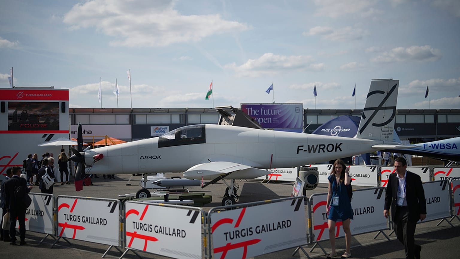 Un dron Aarok se exhibe en el Salón Aeronáutico de París, el lunes 16 de junio de 2025 en Le Bourget, al norte de París.