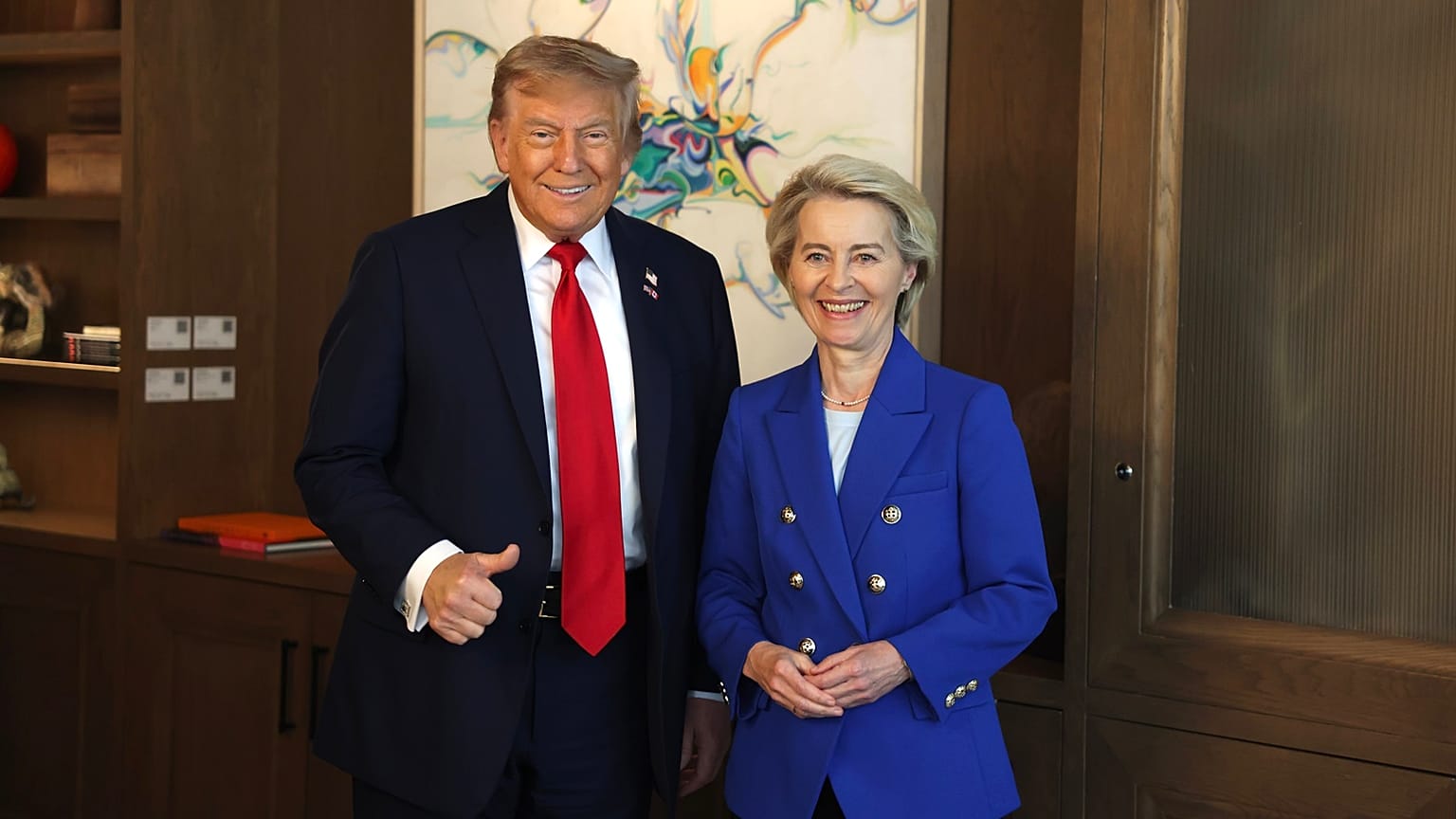 Donald Trump ve Ursula von der Leyen Kanada'daki G7 zirvesinde.