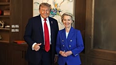 Donald Trump ve Ursula von der Leyen Kanada'daki G7 zirvesinde.