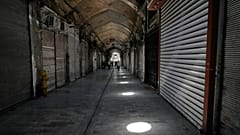Τα καταστήματα παραμένουν κλειστά στο ιστορικό Μεγάλο Παζάρι της Τεχεράνης, 16 Ιουνίου 2025