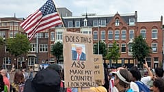 Die besten und lustigsten Schilder der No-Kings-Proteste gegen Trump