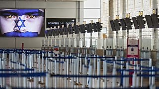 Las principales compañías aéreas, entre ellas Emirates, Lufthansa, Air France, United y Delta, han suspendido sus vuelos a la región.