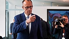 Bundeskanzler Friedrich Merz kommt zur Kabinettssitzung im Kanzleramt in Berlin, Deutschland, Mittwoch, 11. Juni 2025, an.