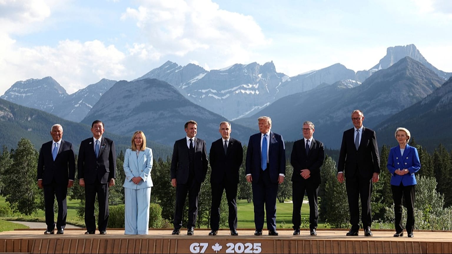 A G7-ek vezetői a szokásos "családi fotón"