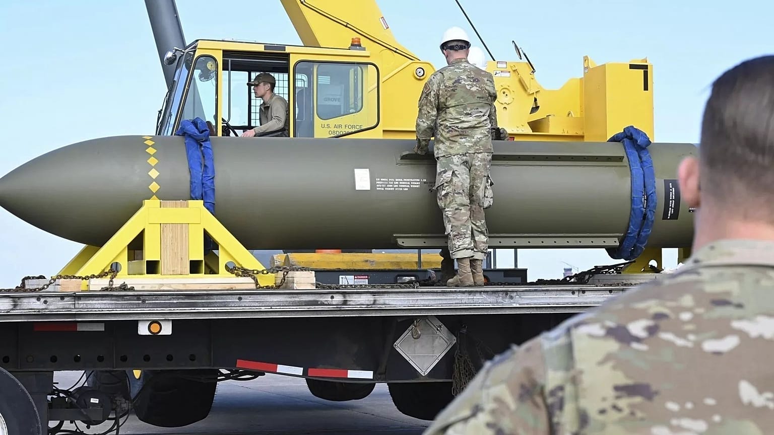 GBU-57 bunkerromboló bomba