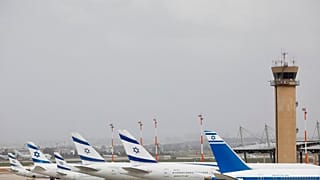 FILE: Ezen a 2020. március 10-i képen az izraeli El Al repülőgépei parkolnak a Tel-Aviv melletti Ben Gurion repülőtéren, Izraelben.