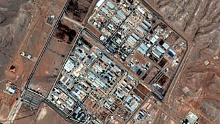 Esta imagen de satélite muestra las instalaciones de enriquecimiento de Isfahan, en Irán, tras los ataques aéreos israelíes, el 14 de junio de 2025.