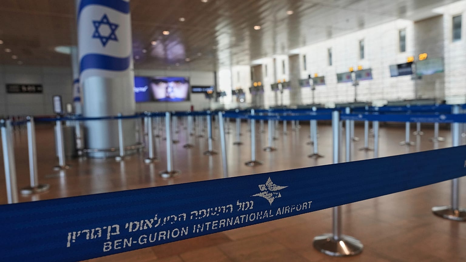 El aeropuerto israelí Ben Gurion, vacío de pasajeros tras un ataque militar israelí contra Irán, cerca de Tel Aviv, Israel, viernes 13 de junio de 2025.