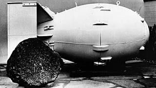 Una bomba nucleare Fat Man del tipo testato a Trinity, nel Nuovo Messico, e sganciata su Nagasaki, in Giappone, nel 1945.