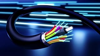 Investigadores alemanes han demostrado un gran avance en las comunicaciones cuánticas a través de un cable de fibra óptica estándar y a temperatura ambiente normal.