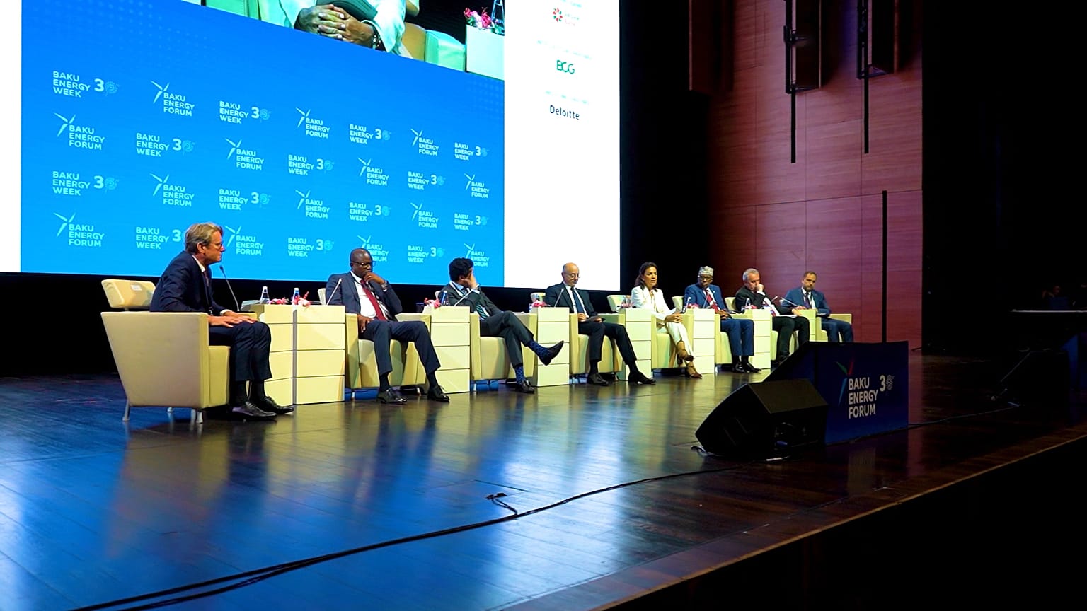 Bakui Energiafórum: Megvalósíthatja-e a globális együttműködés az éghajlati célokat?