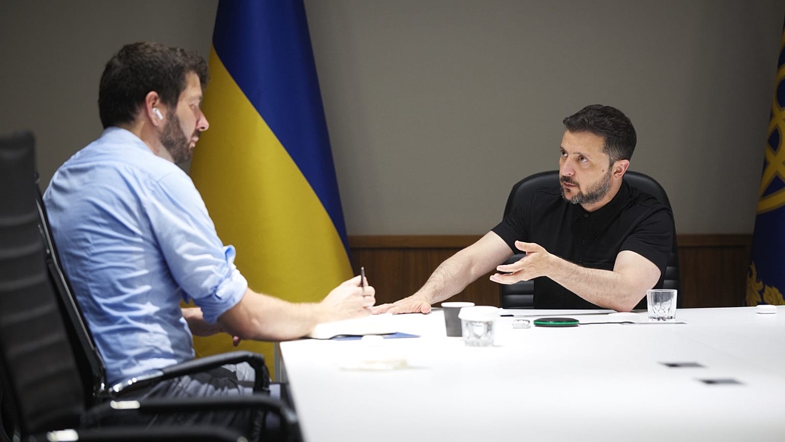 Vörös Szabolcs interjút készít Volodimir Zelenszkij ukrán elnökkel a kijevi elnöki palotában