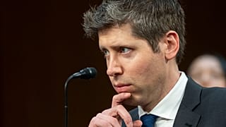 Sam Altman, cofundador y director ejecutivo de OpenAI, escucha un testimonio durante una reunión del Comité del Senado en 2025.