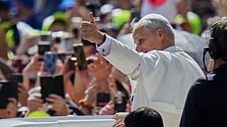 Leão XIV na Praça de São Pedro, no Vaticano. 