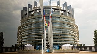 Parlamento'nun kararı 421 lehte, 180 aleyhte ve 55 çekimser oyla kabul edildi