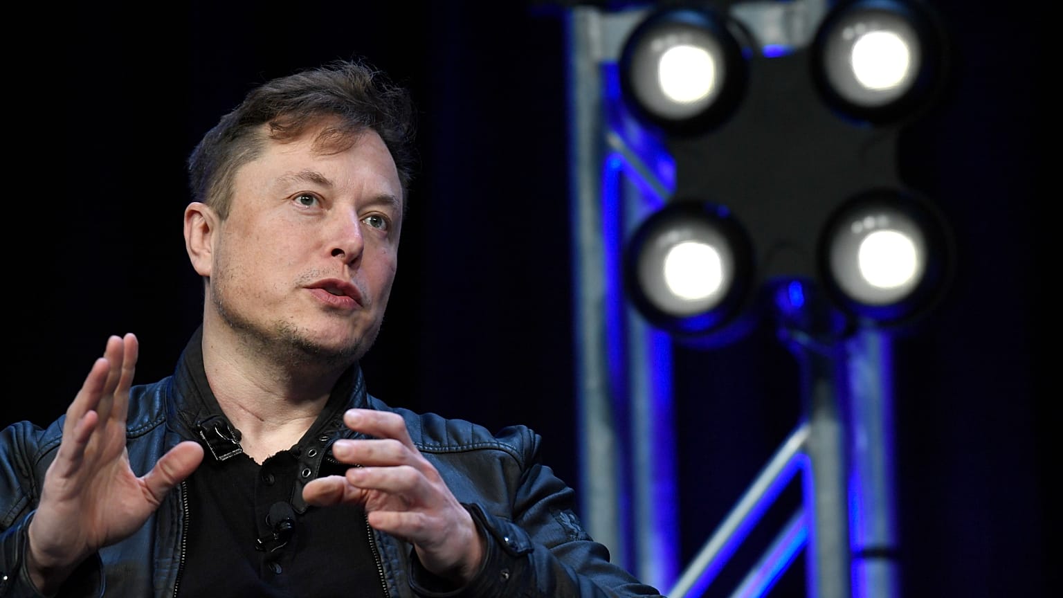 ΑΡΧΕΙΟ - Ο διευθύνων σύμβουλος της Tesla και της SpaceX Elon Musk μιλάει στο συνέδριο και την έκθεση SATELLITE στην Ουάσινγκτον, 9 Μαρτίου 2020
